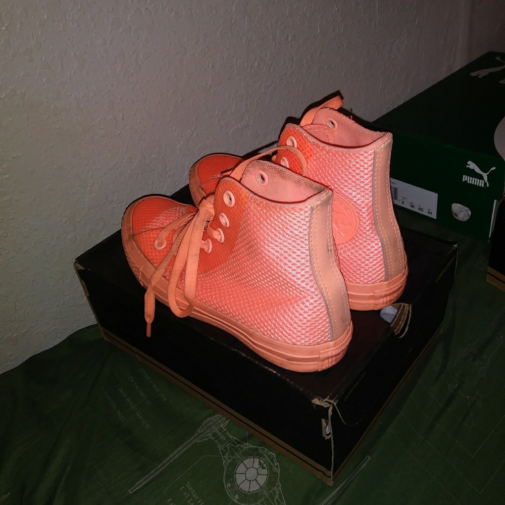 Girls converse
